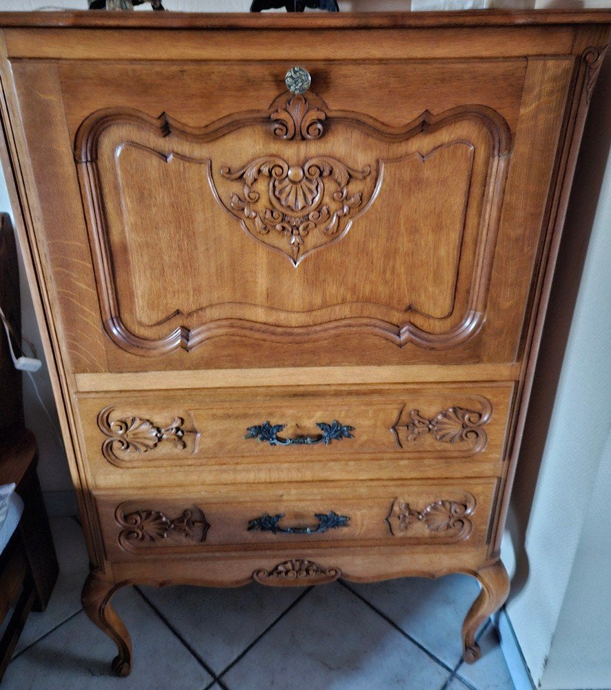 Commode de bar en bois orné avec de riches sculptures, Enlèvement, Utilisé