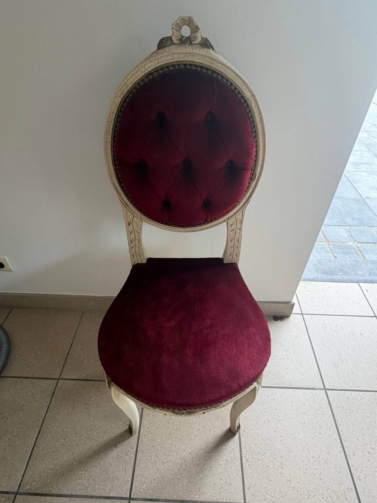Louis XVI-stijl stoel, Ophalen