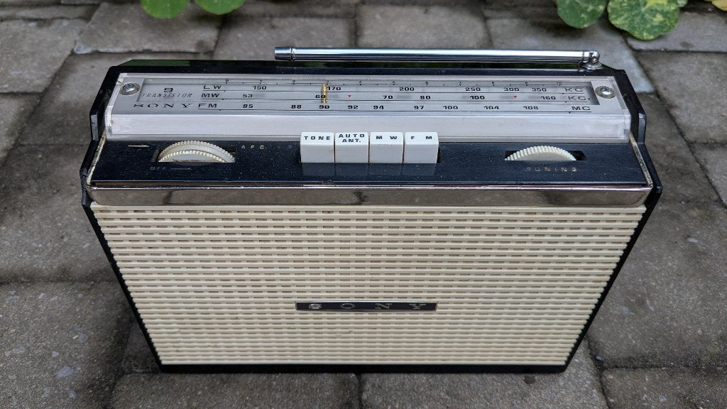 Sony TFM-95, FM-MW transistorradio, Ophalen of Verzenden, Gebruikt, Transistorradio
