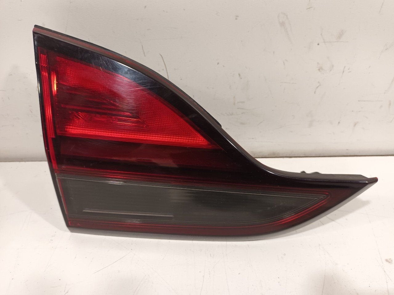 Achterlicht kofferdeksel achterklep links Opel Zafira, Onderdelen@venauto.nl, Van der Ven Autorecycling B.V., Ettenseweg 76, 4706 PB Roosendaal, The Netherlands
