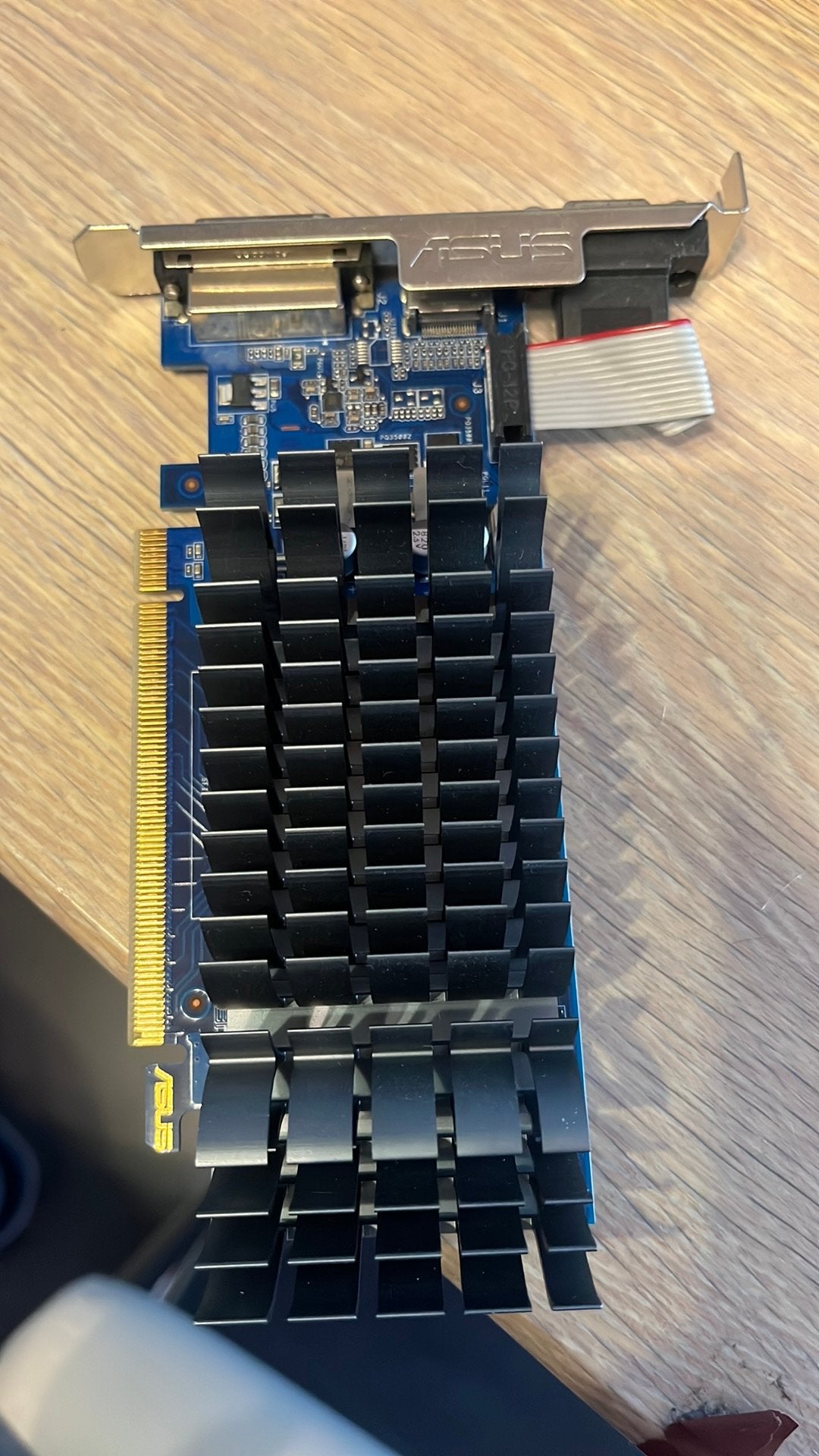 Grafische kaart 1GB Asus, Ophalen, Zo goed als nieuw