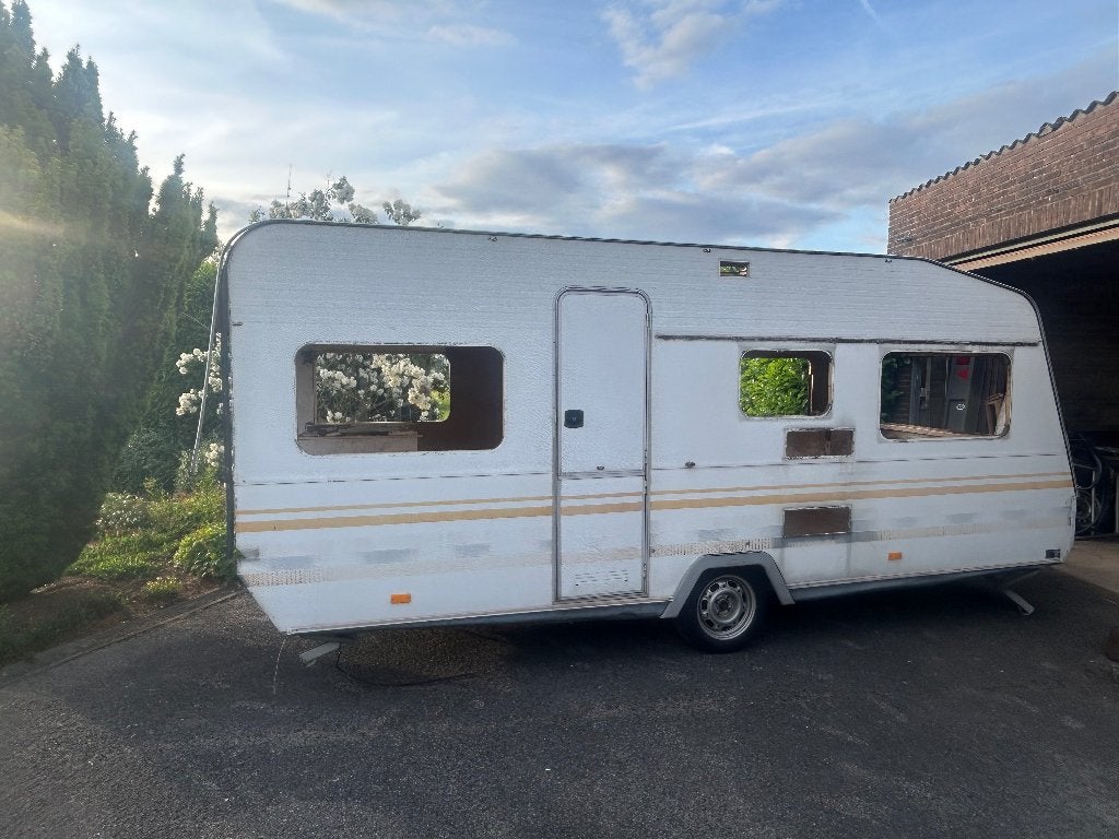 Caravane Knaus - À rénover, Caravanes & Camping, Caravanes, Particulier, jusqu'à 500 kg, Knaus, Enlèvement