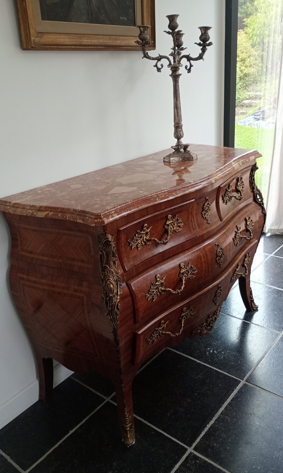 Commode de style Louis XV, Enlèvement