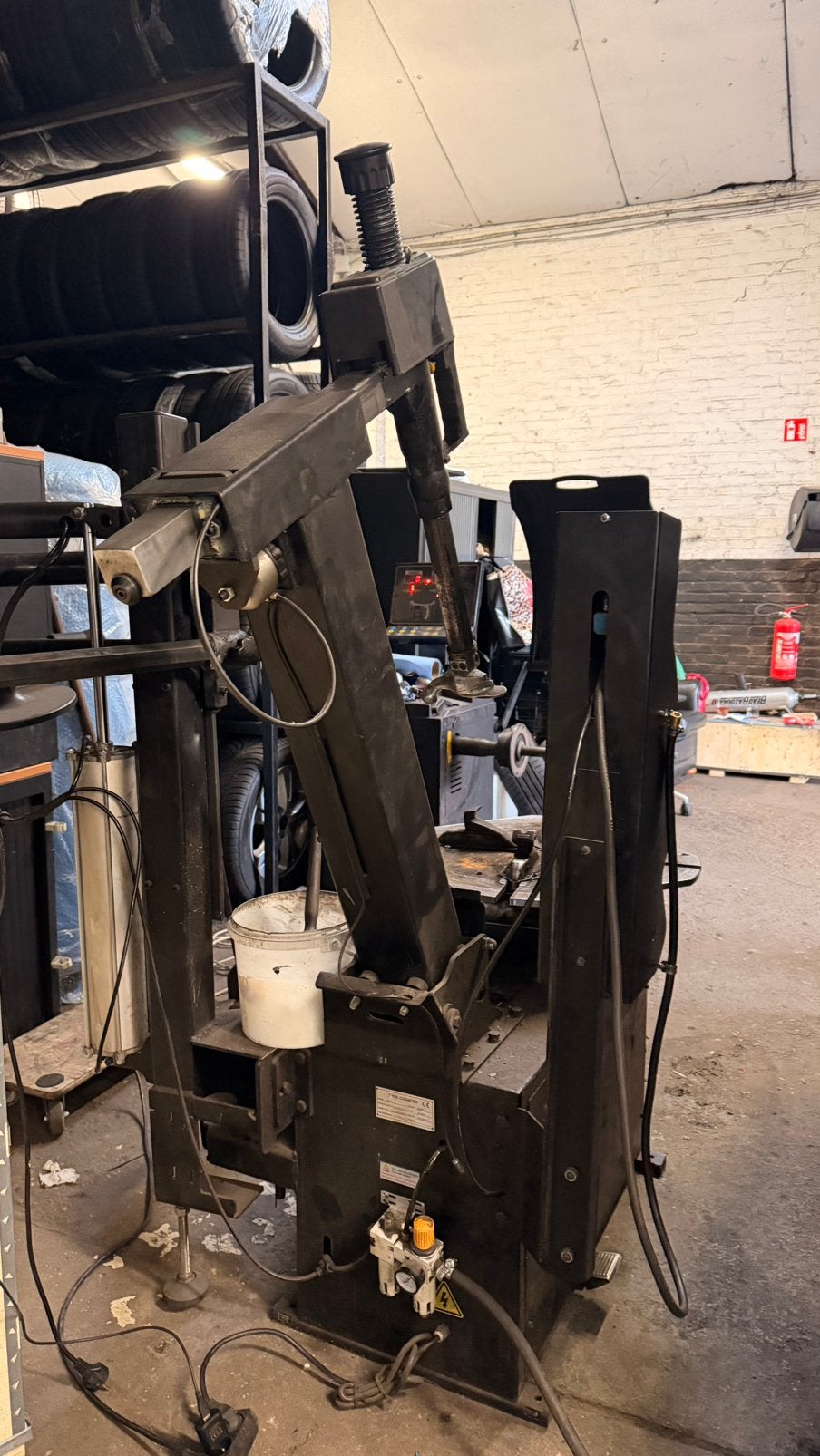 Bandendemonteermachine, Ophalen