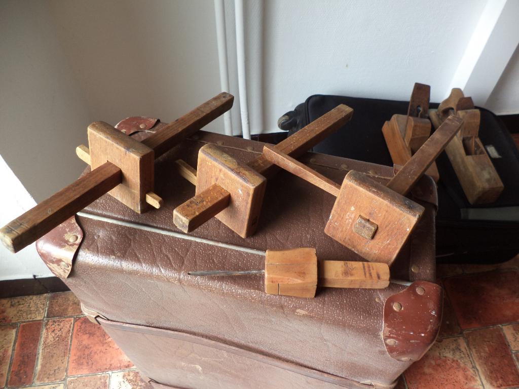 av 4 anc outil pour ebeniste ( trustin en bois ) 10 eur, Verzamelen, Overige Verzamelen, Ophalen of Verzenden, Gebruikt