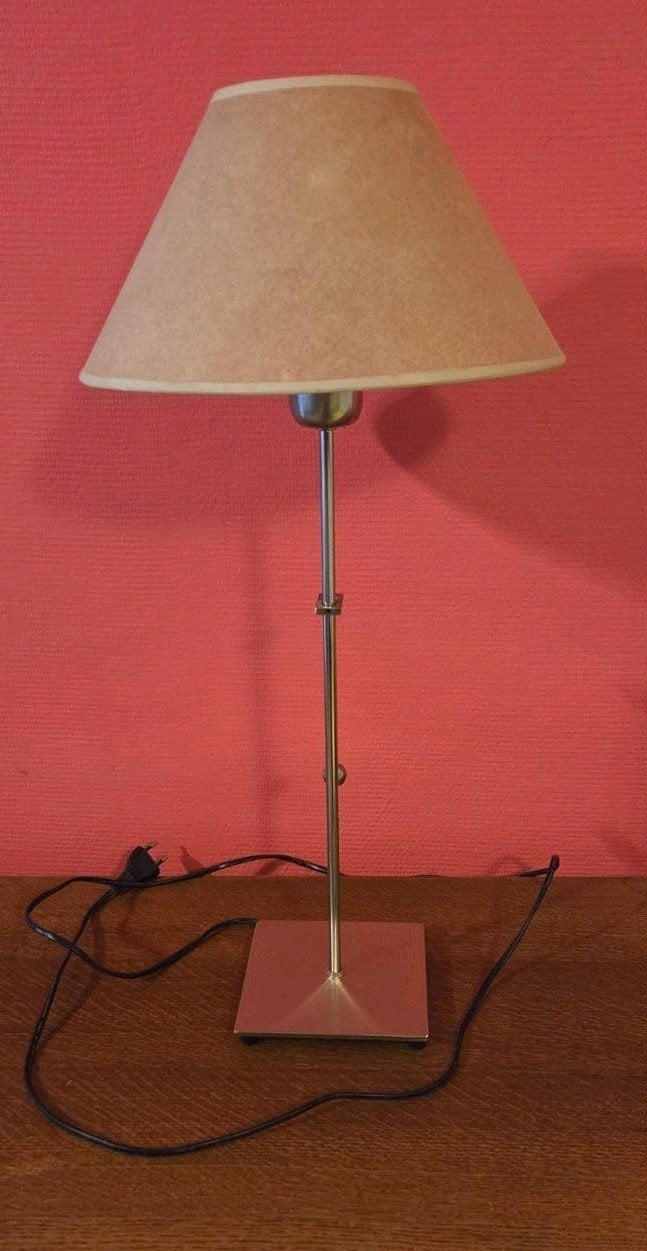 Tafellamp met grijze metalen voet en beige lampekap, Beige, Ophalen