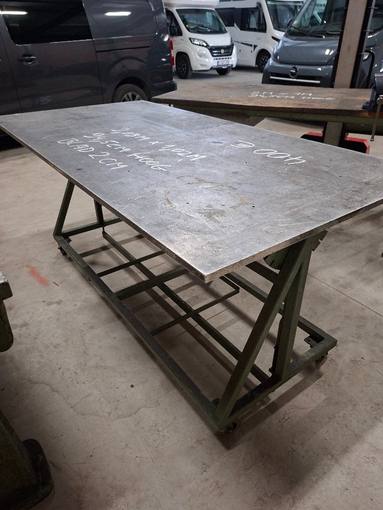 Mobiele kantelbare metalen werkbank (lastafel), Ophalen, Gebruikt, 170 cm of meer