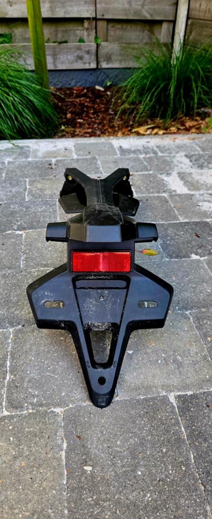 Originele nummerplaathouder CB125R, Ophalen