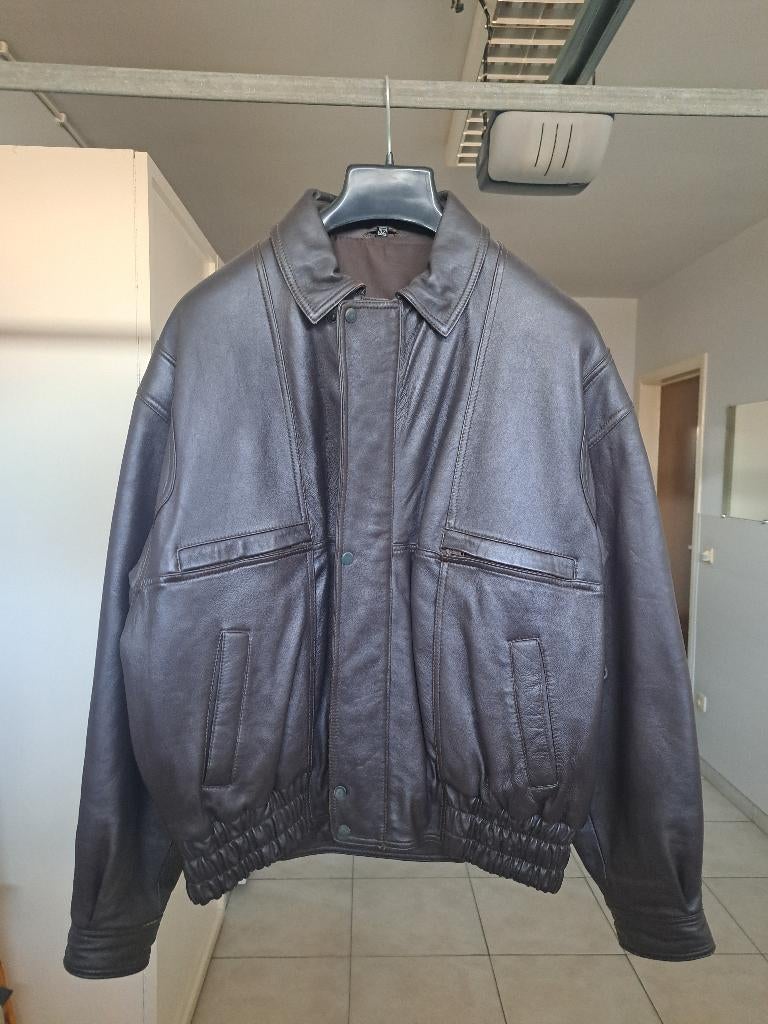 Mooie donkerbruine lederen heren jas maat 52, Kleding | Heren, Jassen | Winter, Ophalen, Bruin, Zo goed als nieuw, Andere