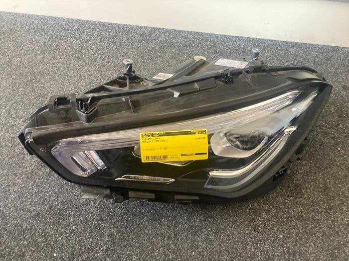 Phare gauche d'un Mercedes CLA, Autos : Pièces & Accessoires, -, 3 mois de garantie, Utilisé, -