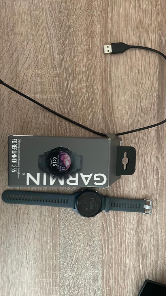 Garmin forerunner 255, Handtassen en Accessoires, Smartwatches, Ophalen, Zo goed als nieuw