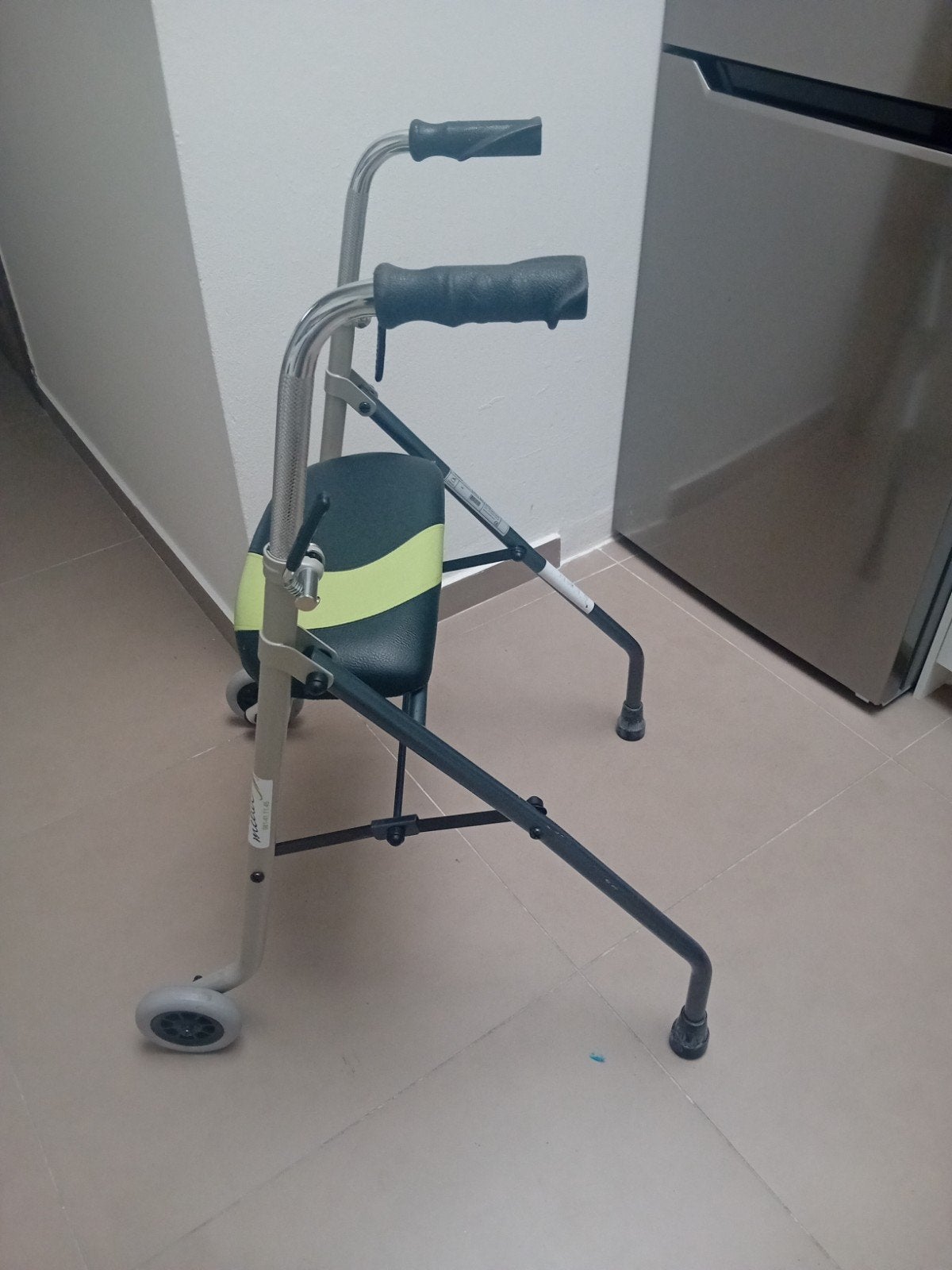 tribune 2 roues pliable, Enlèvement, Pliable