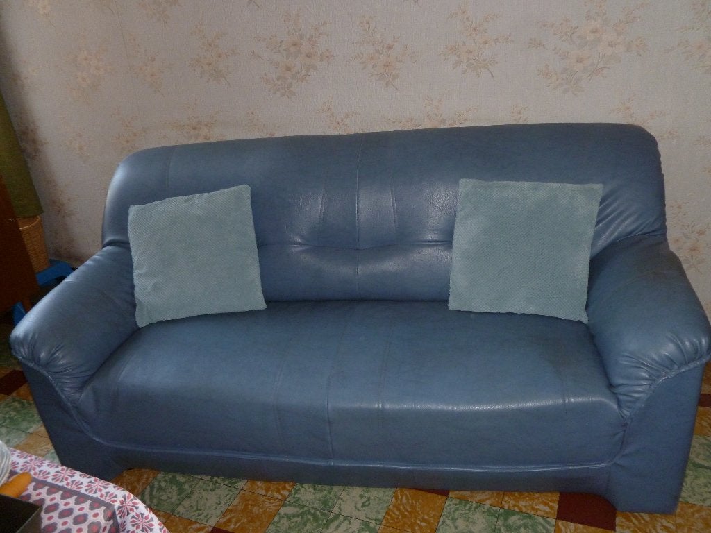 Canape en cuir bleu 3 places avec ses 2 coussins, Maison & Meubles, 200 à 250 cm, Banc droit, Comme neuf, Enlèvement