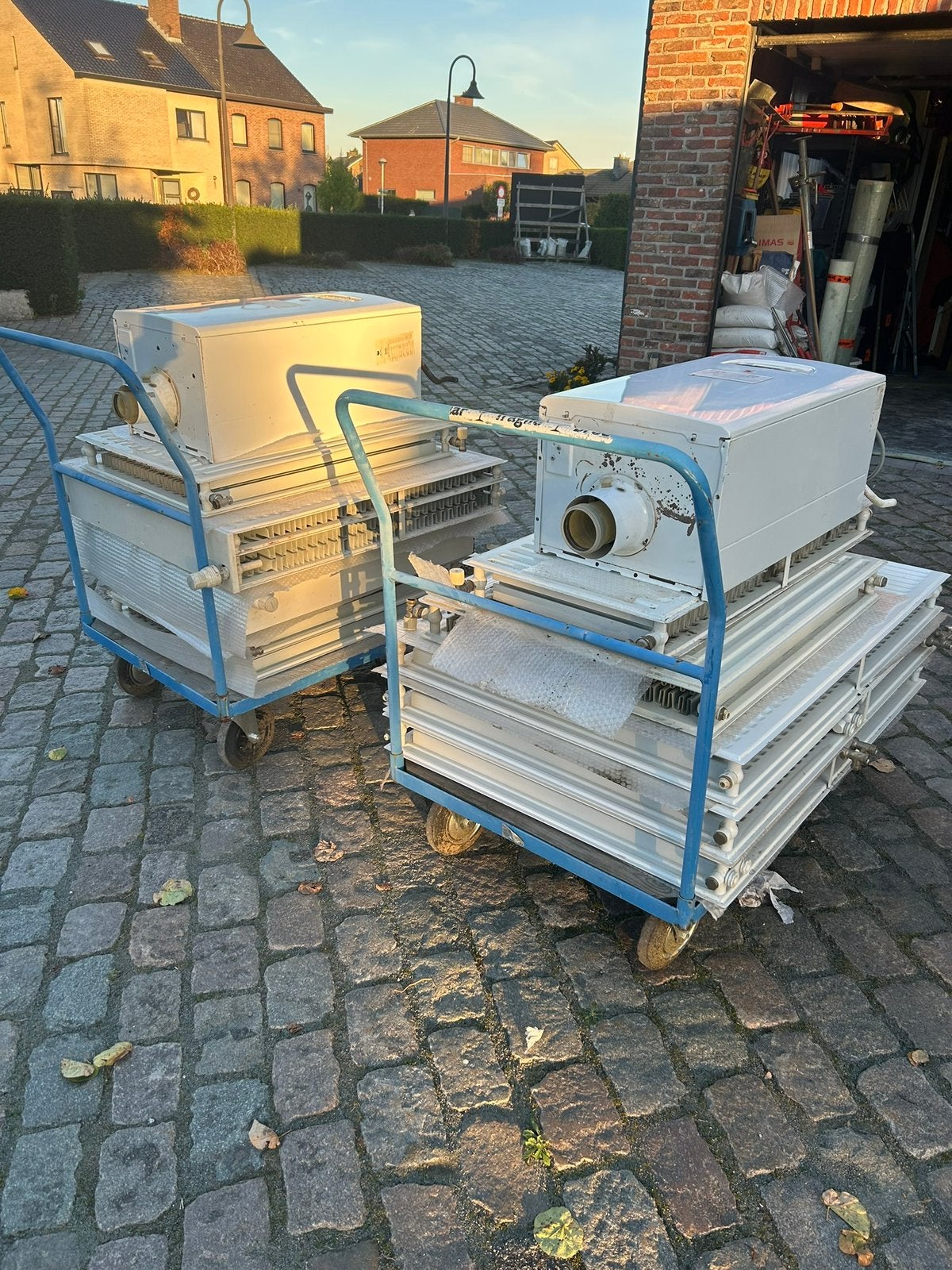 Chaudières à condensation + radiateurs à prix avantageux, Enlèvement, Utilisé, Gaz naturel, Boiler
