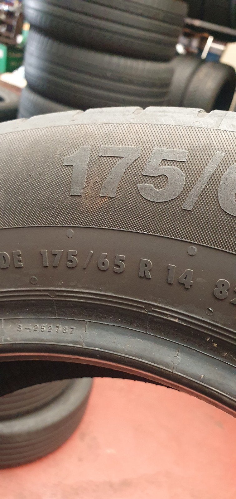 175/65R14 CONTINENTAL top qualité avec montage et équilibrag, Enlèvement