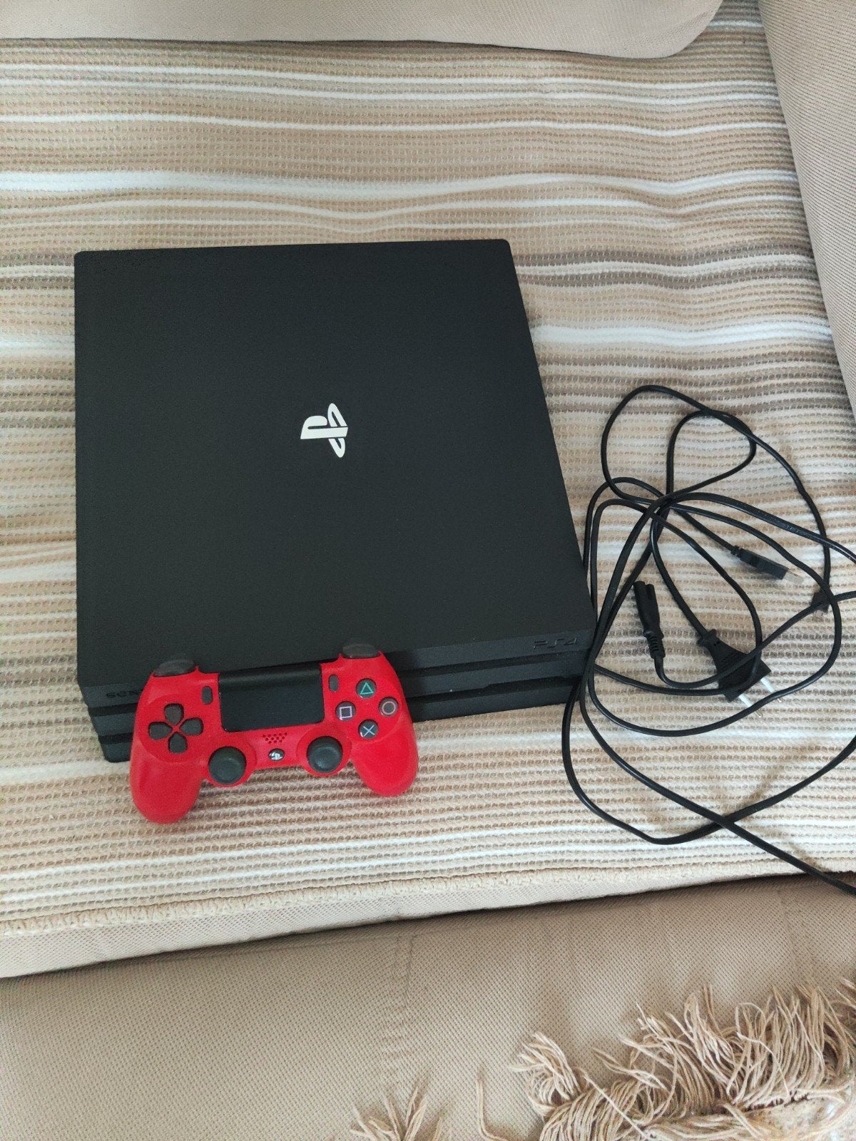 1 PlayStation 4 Pro + 1 controller, Games en Spelcomputers, Spelcomputers | Sony PlayStation 4, Pro