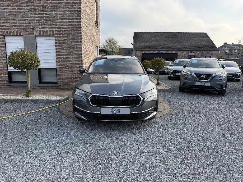 Skoda Octavia Combi 1.5 TSI 150PK mHEV DSG EL/TREKHAAK NIEUW, Autos, Skoda, Argent ou Gris, Achat, Entreprise, Noir