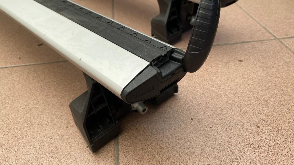 Thule WingBar Evo 118 cm + EVO voeten set flush rail, Auto diversen, Dakdragers, Ophalen, Gebruikt