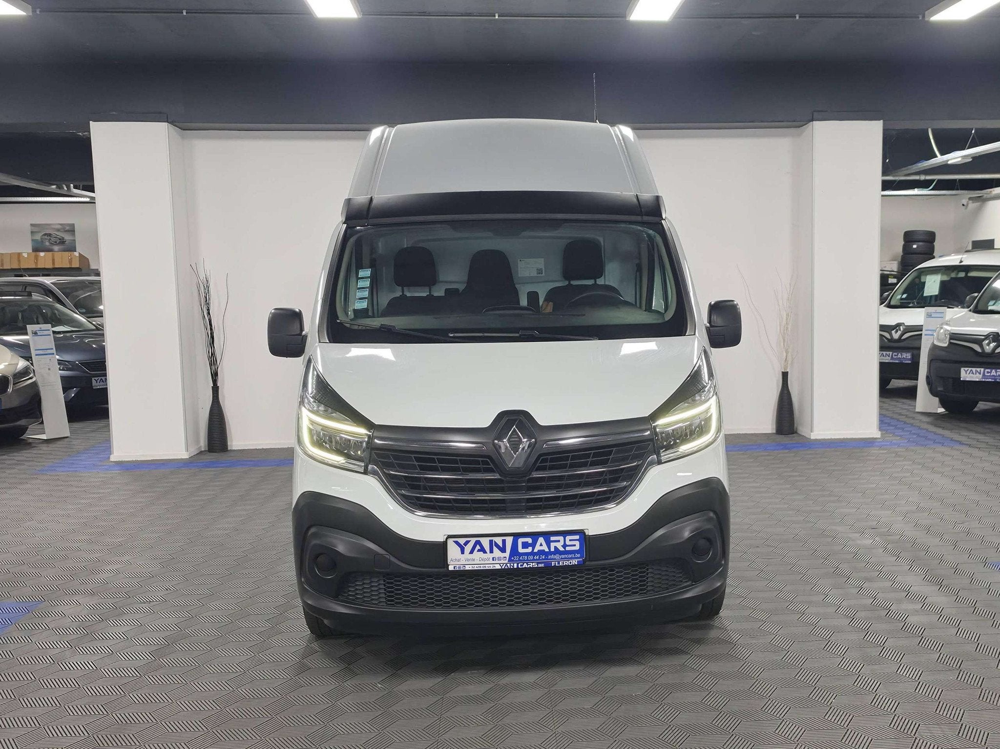 Renault Trafic L2H2 2.0 dCi 145 GRAND CONFORT • 72.000 KM, Autos, 145 ch, Achat, Euro 6, 3 places