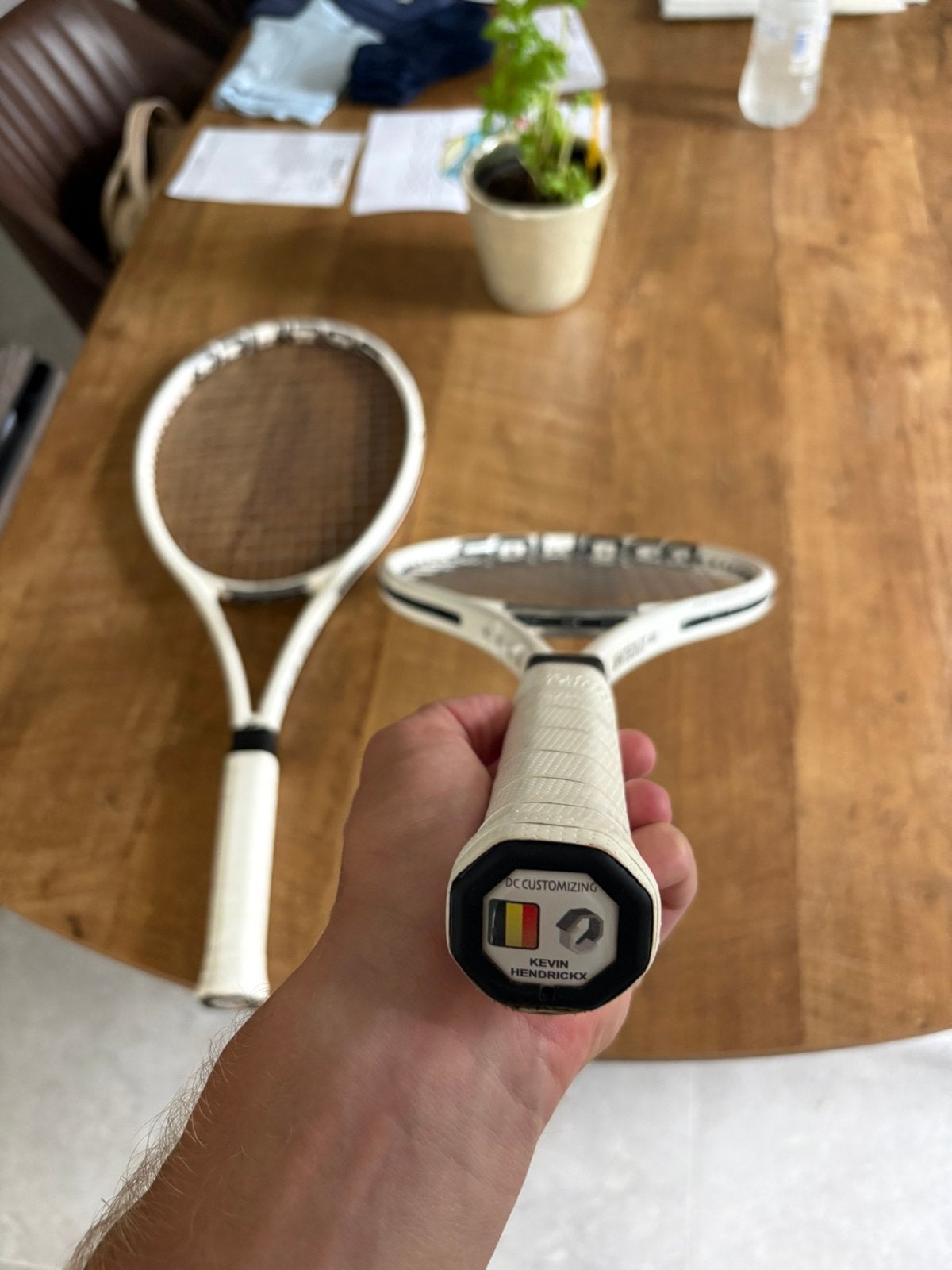 2x Solinco Whiteout 305 | Professioneel getuned, Ophalen, Zo goed als nieuw, Racket