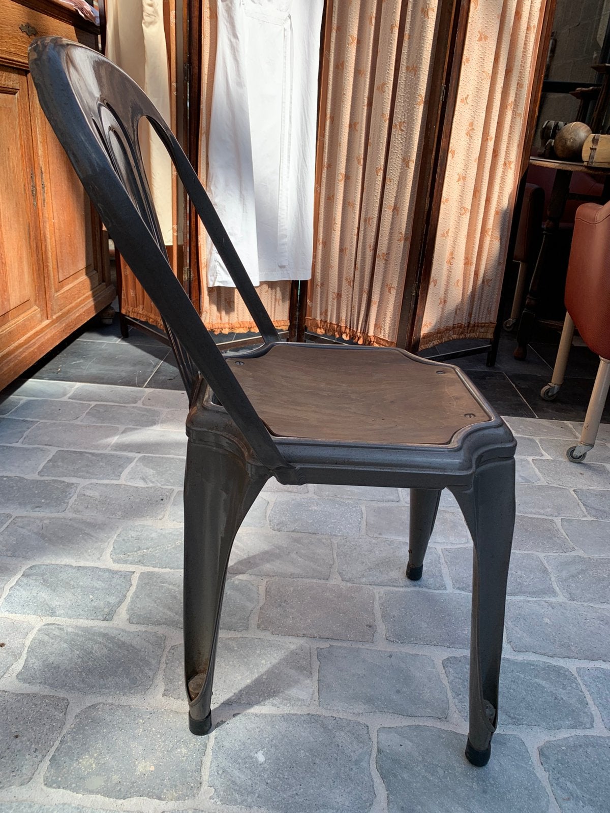 6 Originele Tolix stoelen. Metaal met houten zitting., Tuin en Terras, Tuinstoelen, Ophalen, Gebruikt, Metaal