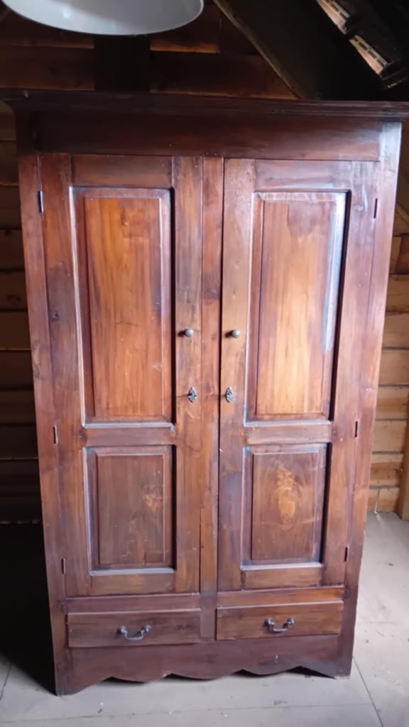 Kast koloniale stijl, Ophalen