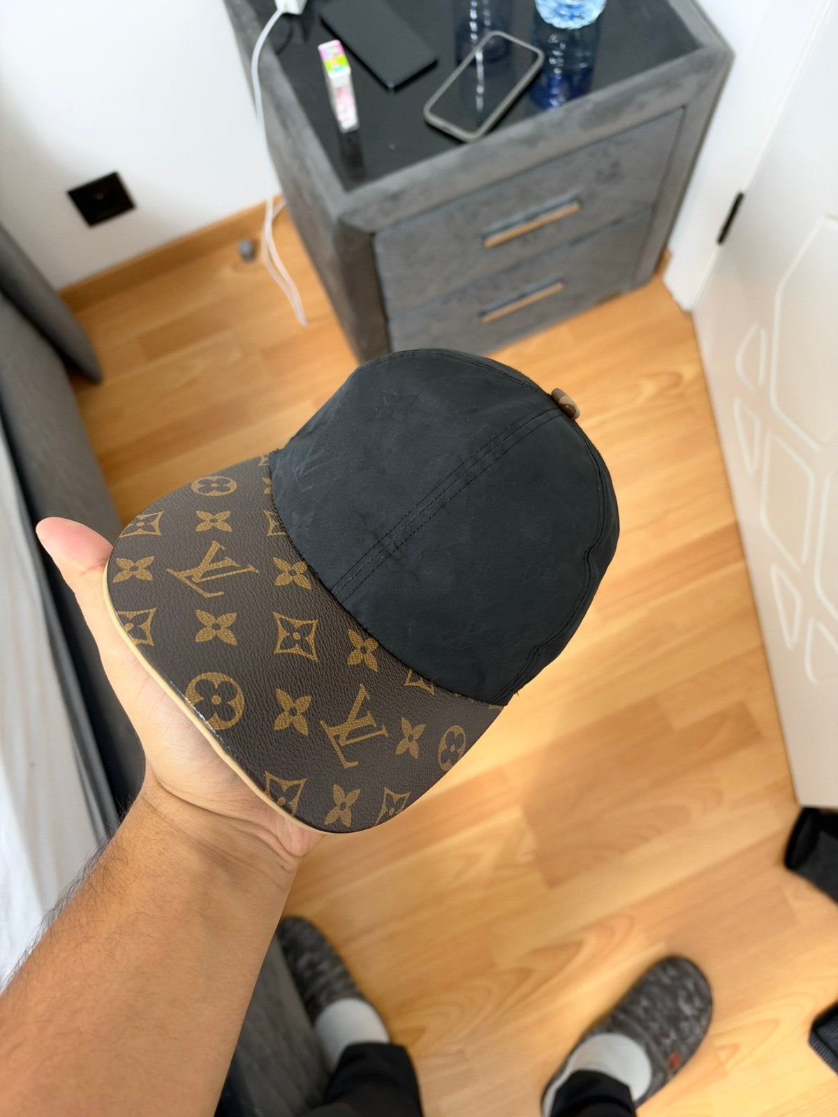 Casquette LV, Immo