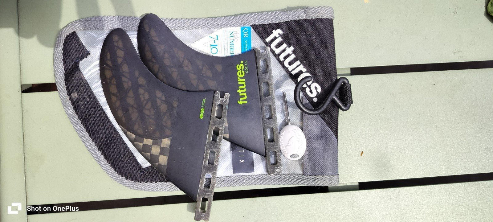 Vinnen futures blackstix quad rear set, Sports nautiques & Bateaux, Planche à voile sur vague, Comme neuf, Enlèvement