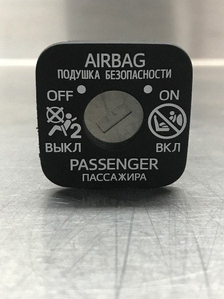 VEROUILLAGE AIRBAG Toyota Yaris III (P13) (01-2010/09-2020), Dhr. M. Roggen, Toyota, Stadsweg 37 37
9917 PV  WIRDUM GR., NL, Utilisé