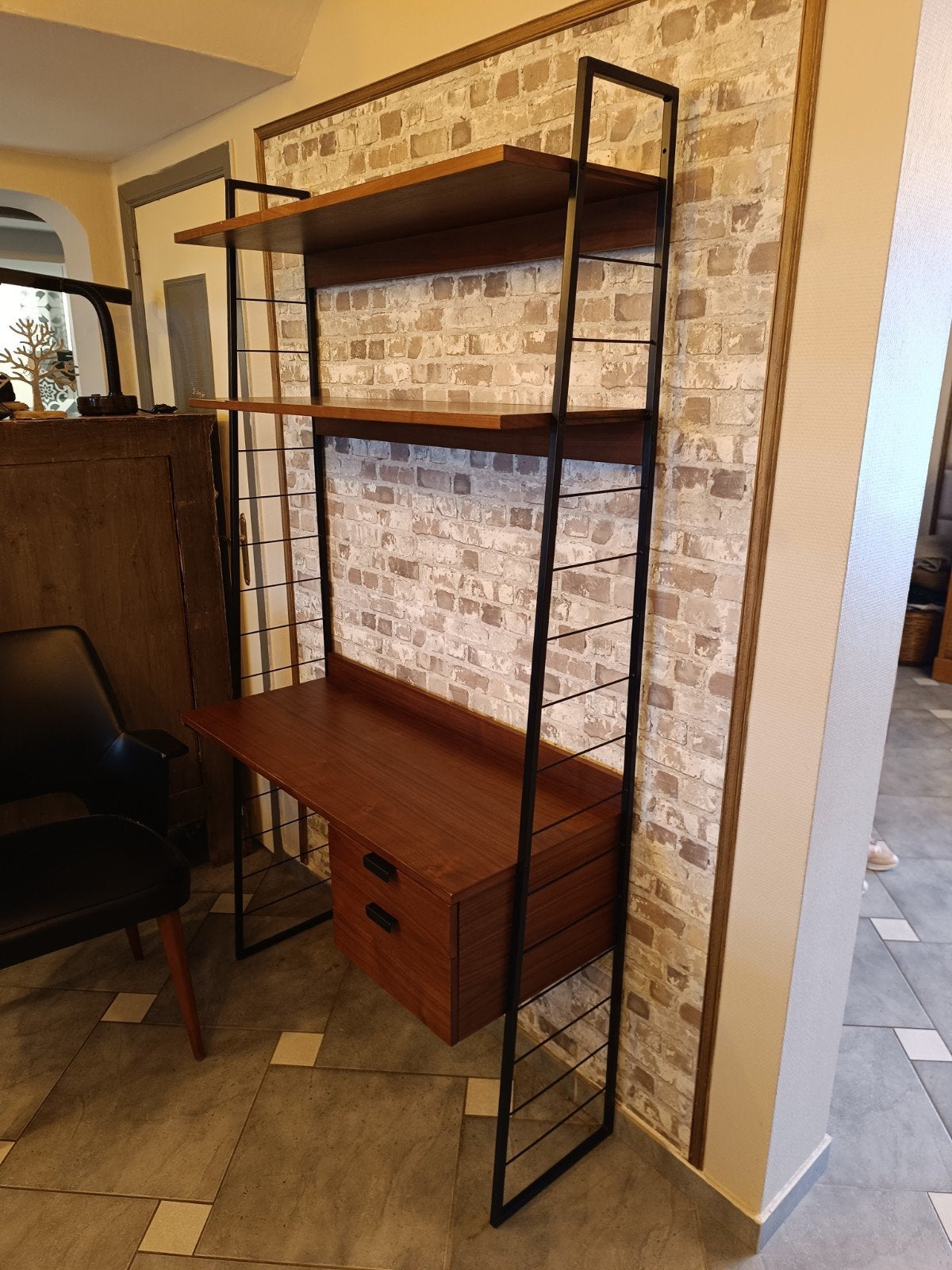 vintage scandinave bureau suspendu sur armature métallique, Enlèvement