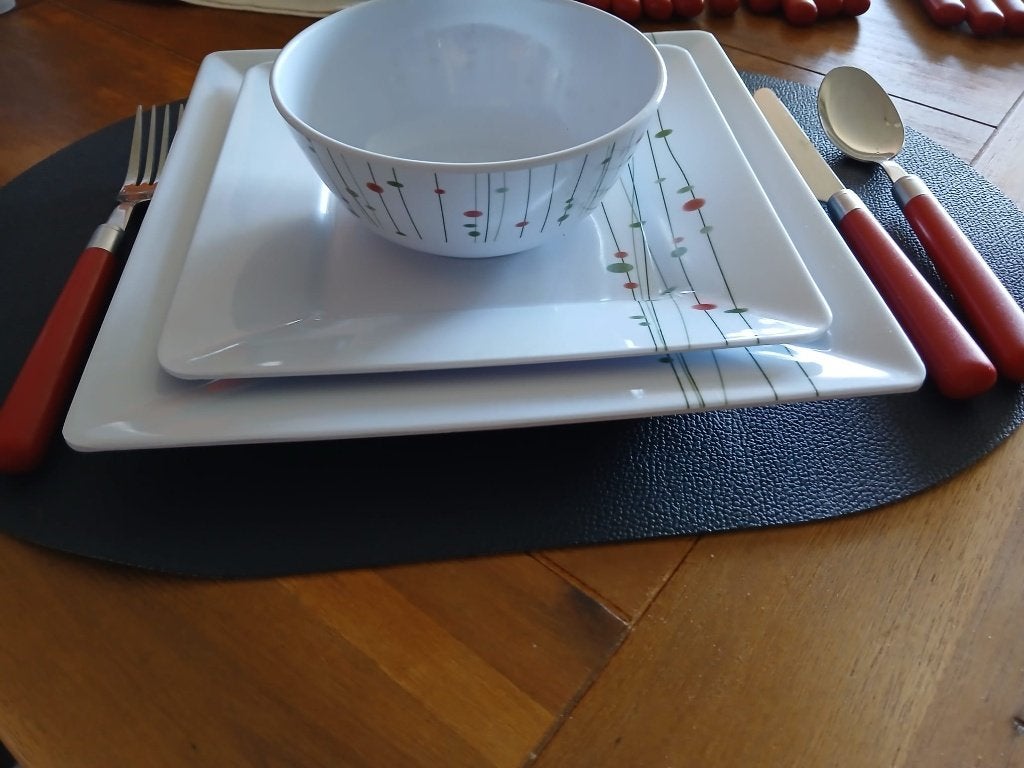 MELAMINE 4DELIG SERVIES EN 6DELIG BESTEK, Caravans en Kamperen, Ophalen, Zo goed als nieuw