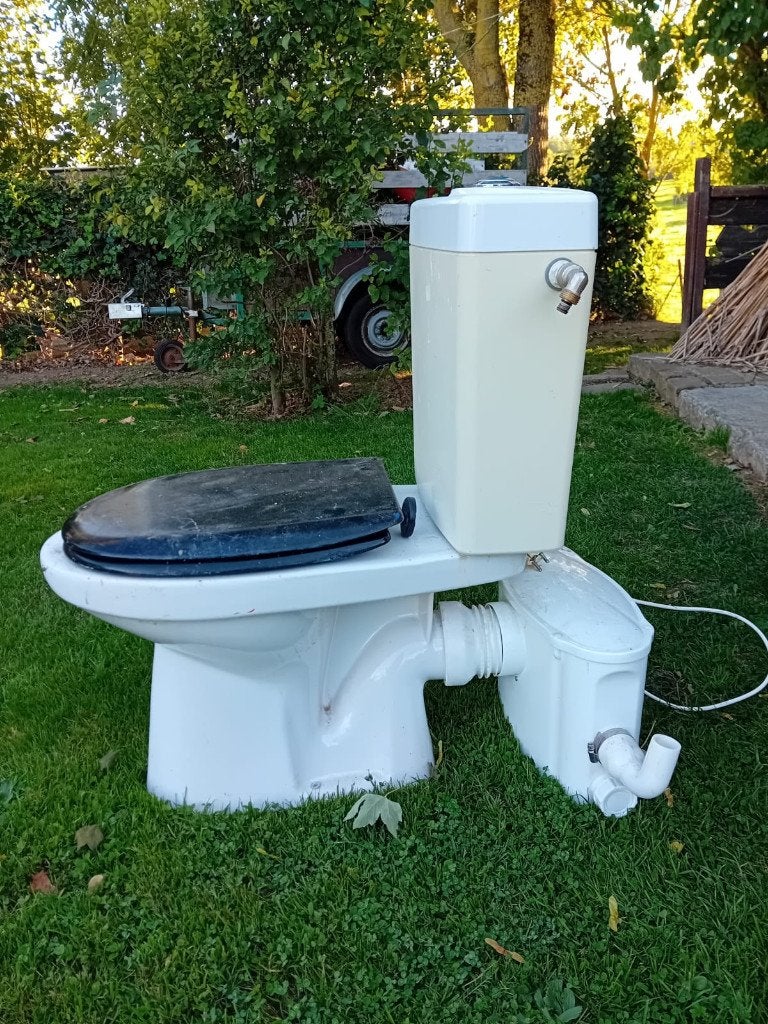 WC avec broyeur, Moins de 100 cm, Enlèvement, Utilisé, 50 à 100 cm