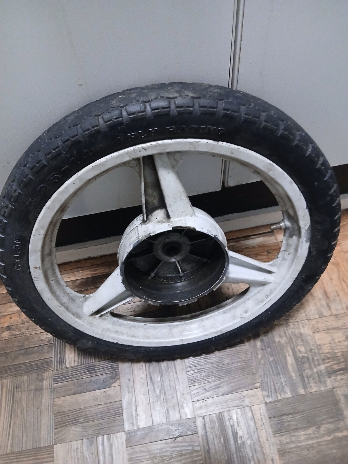Vespa  grillo wiel, Ophalen