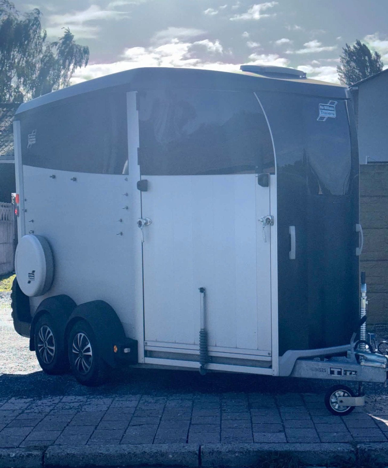 Ifor williams HBX 511 vooruitloop 2022 in top staat, Ophalen, Zo goed als nieuw, Polyester, 2-paards trailer