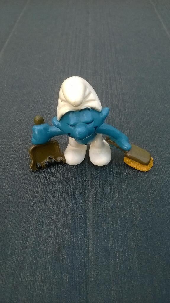 Smurf met veger en vuilblik 2.0189, Ophalen of Verzenden, Gebruikt, Overige Smurfen, Poppetje, Figuurtje of Knuffel