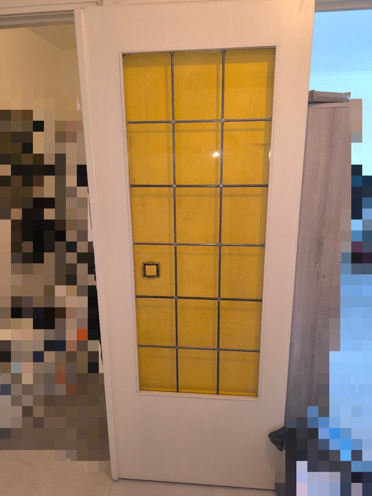 Beige houten deur met gele ramen, Doe-het-zelf en Bouw, Ophalen, Minder dan 80 cm, Binnendeur, Zo goed als nieuw
