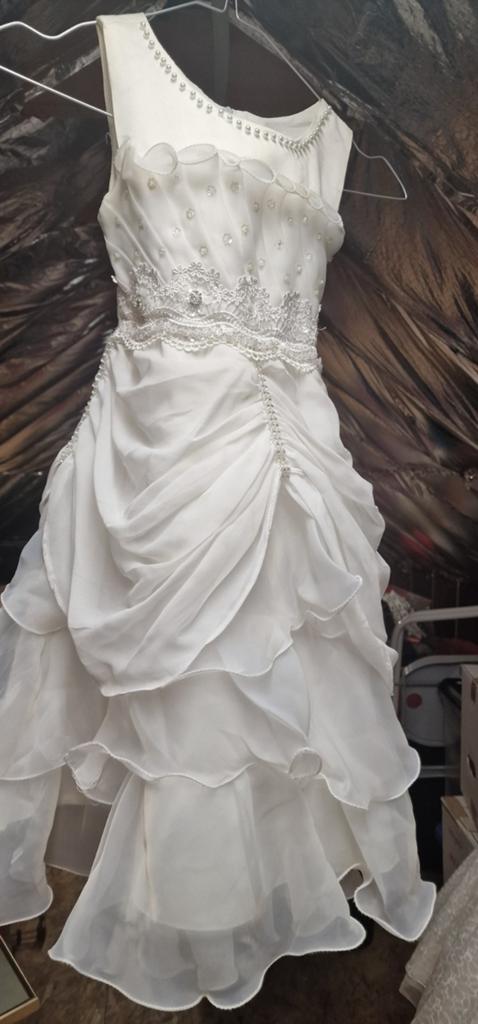 Robe cérémonie, Fille