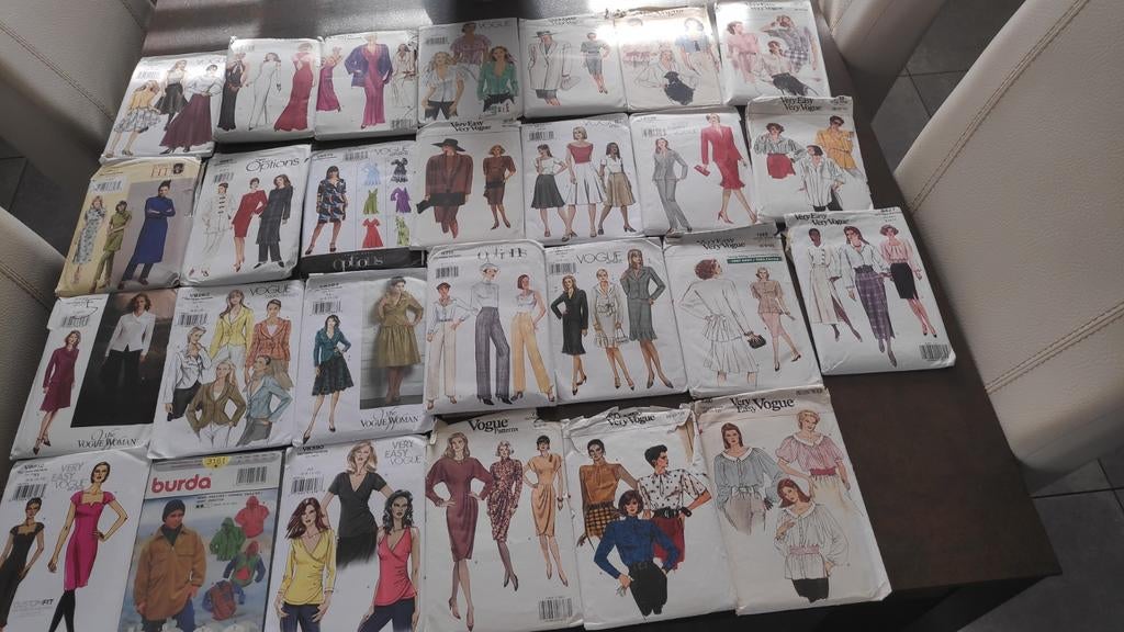 Naaipatronen, 27 verschillende naaipatronen, gebruikte staat, Hobby en Vrije tijd, Kledingpatronen, Ophalen