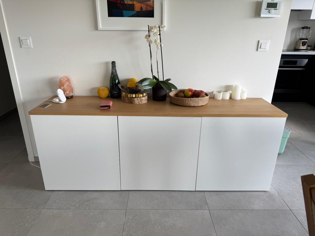 Buffet IKEA 3 portes blanc avec plateau chêne massif, Enlèvement, Comme neuf, Blanc, Bois