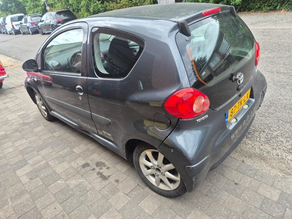 Toyota Aygo accidentée, Autos, Argent ou Gris, Achat, Entreprise, Boîte manuelle