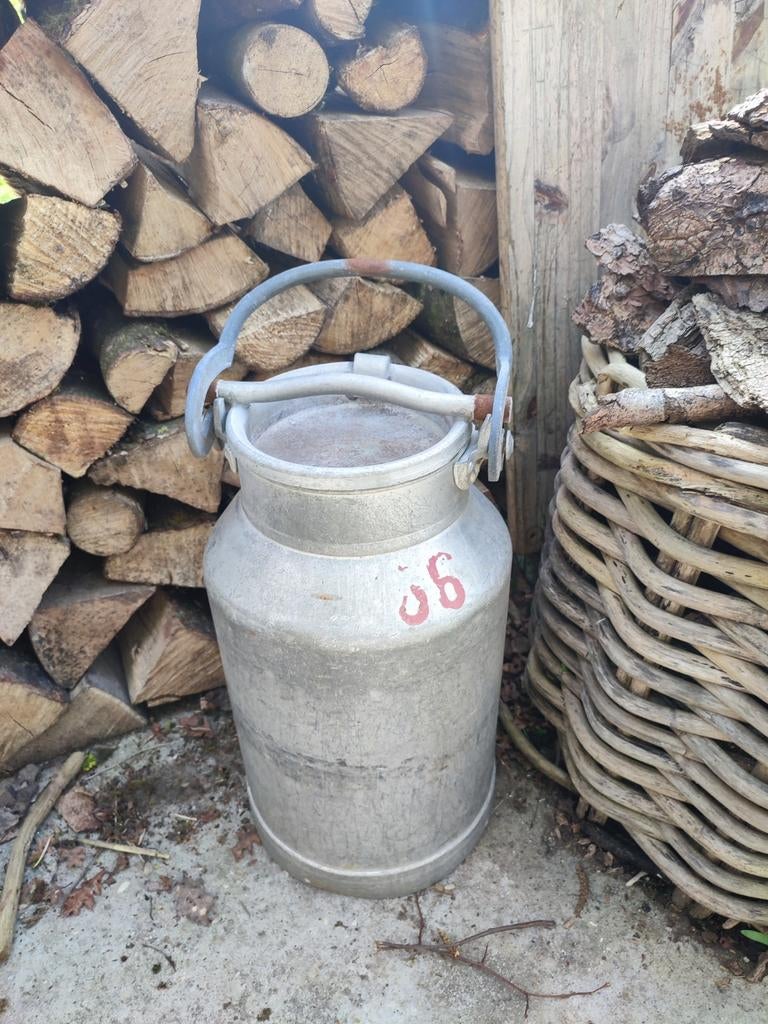 Ancienne cruche a lait ,deco, jardin, Ophalen