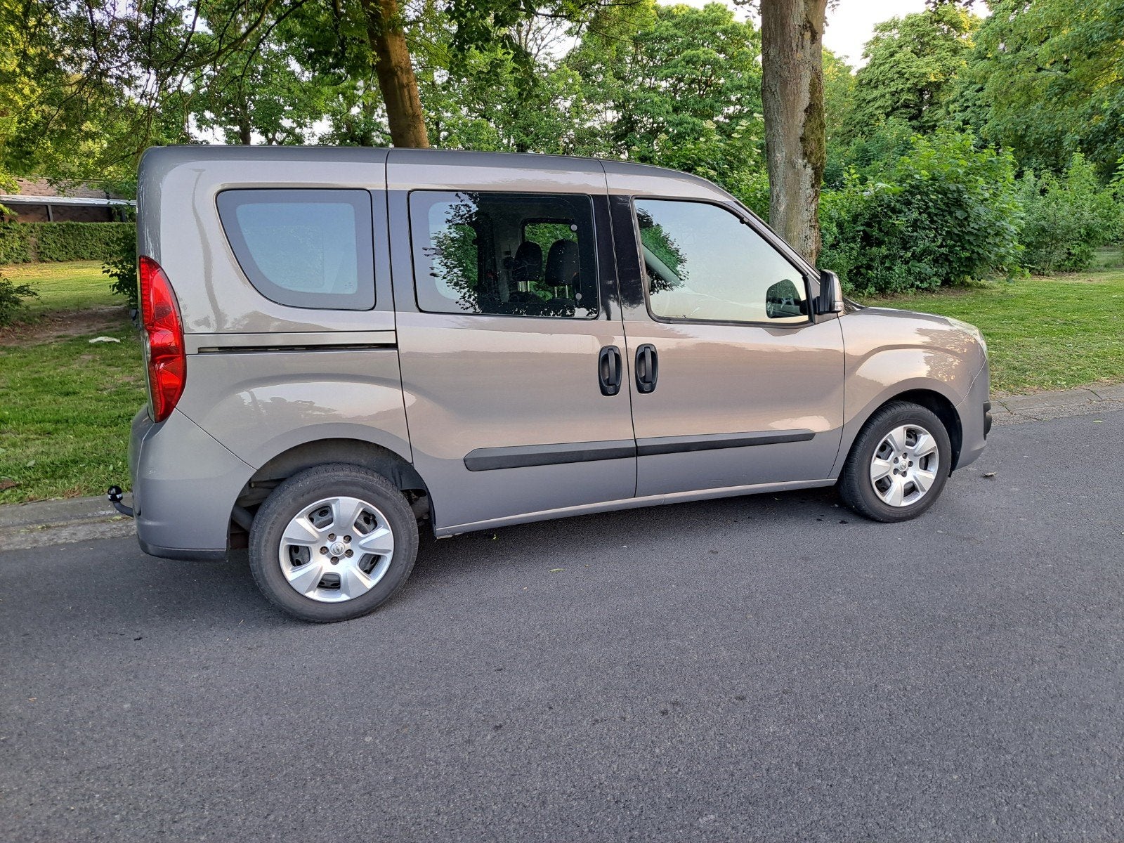 Opel Combo Tour 1.6 CDTI Diesel. Met 91000 km. Nieuwe staat, Auto's, Voorwielaandrijving, Euro 5, Zwart, 4 cilinders