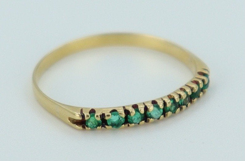 Demi alliance or et émeraudes, Bijoux, Sacs & Beauté, Bagues, Enlèvement ou Envoi, Or, Comme neuf, Or