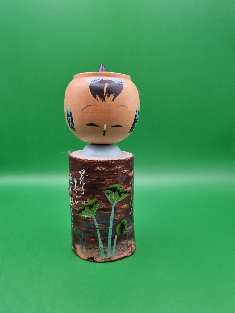 Jolie écorce d'arbre Sosaku kokeshi, Antiquités & Art, 16 cm, Enlèvement ou Envoi, Japon, Bois