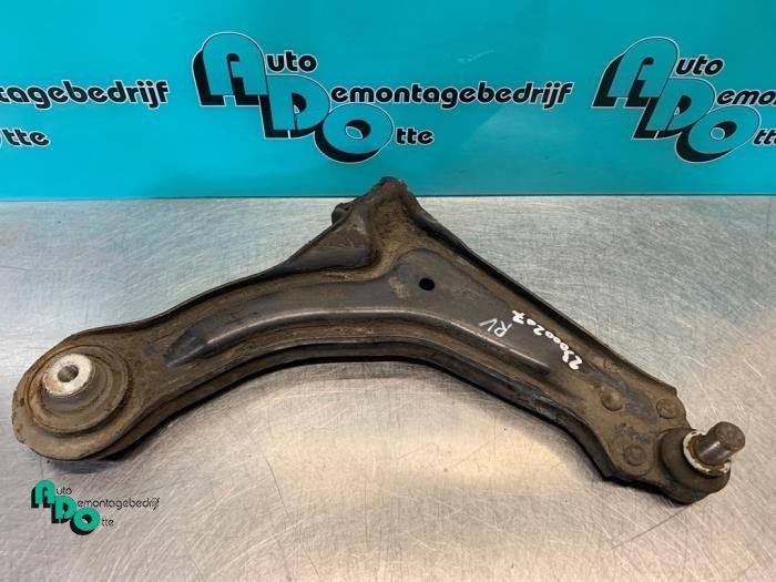 Draagarm rechts-voor van een Mercedes Vito (Vito 96-), Gebruikt, -, Ophalen of Verzenden, -