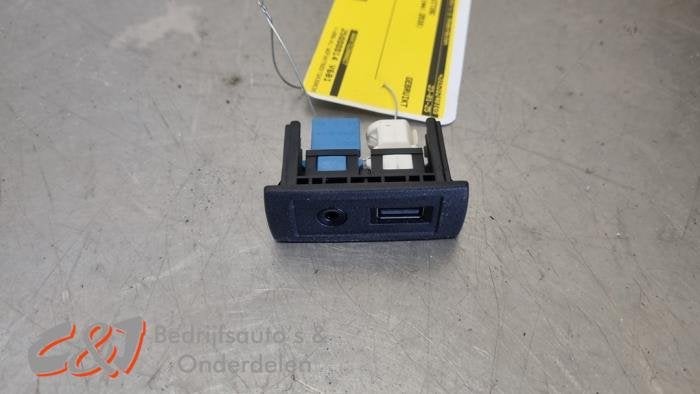 Connexion USB d'un Mercedes Vito, 3 mois de garantie, Utilisé, -, -