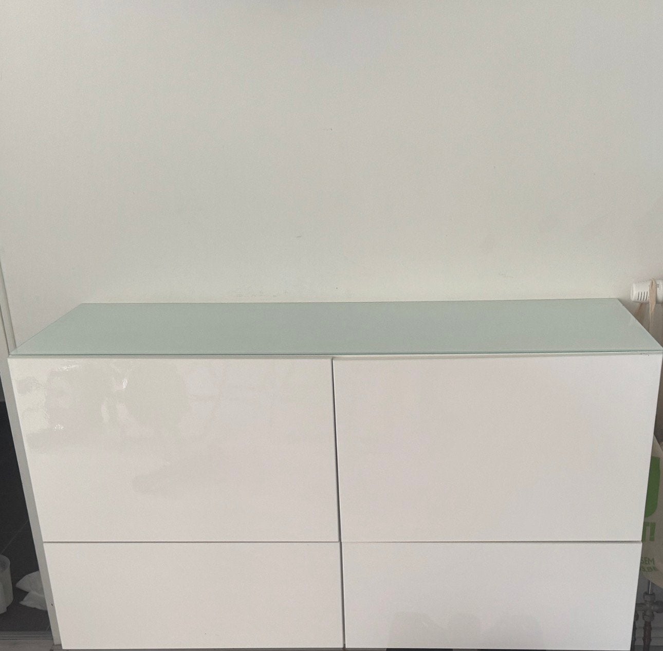 IKEA BESTÅ Dressoir / Kast (Wit met glazen top), Maison & Meubles, Armoires | Armoires à chaussures, Enlèvement, Comme neuf