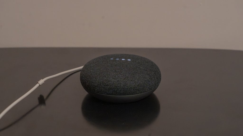 Google Nest Mini 2e generatie - Zwart/Grijs, Audio, Tv en Foto, Slimme speaker, Google, Ophalen of Verzenden, Zo goed als nieuw