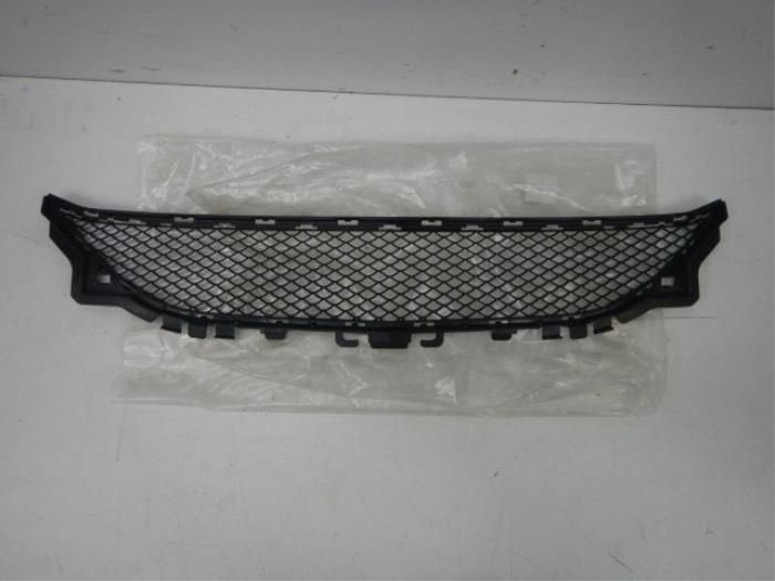 Mercedes-Benz E-Klasse W207 AMG Grille onderzijde, Ophalen of Verzenden, Gebruikt, Voor, Bumper