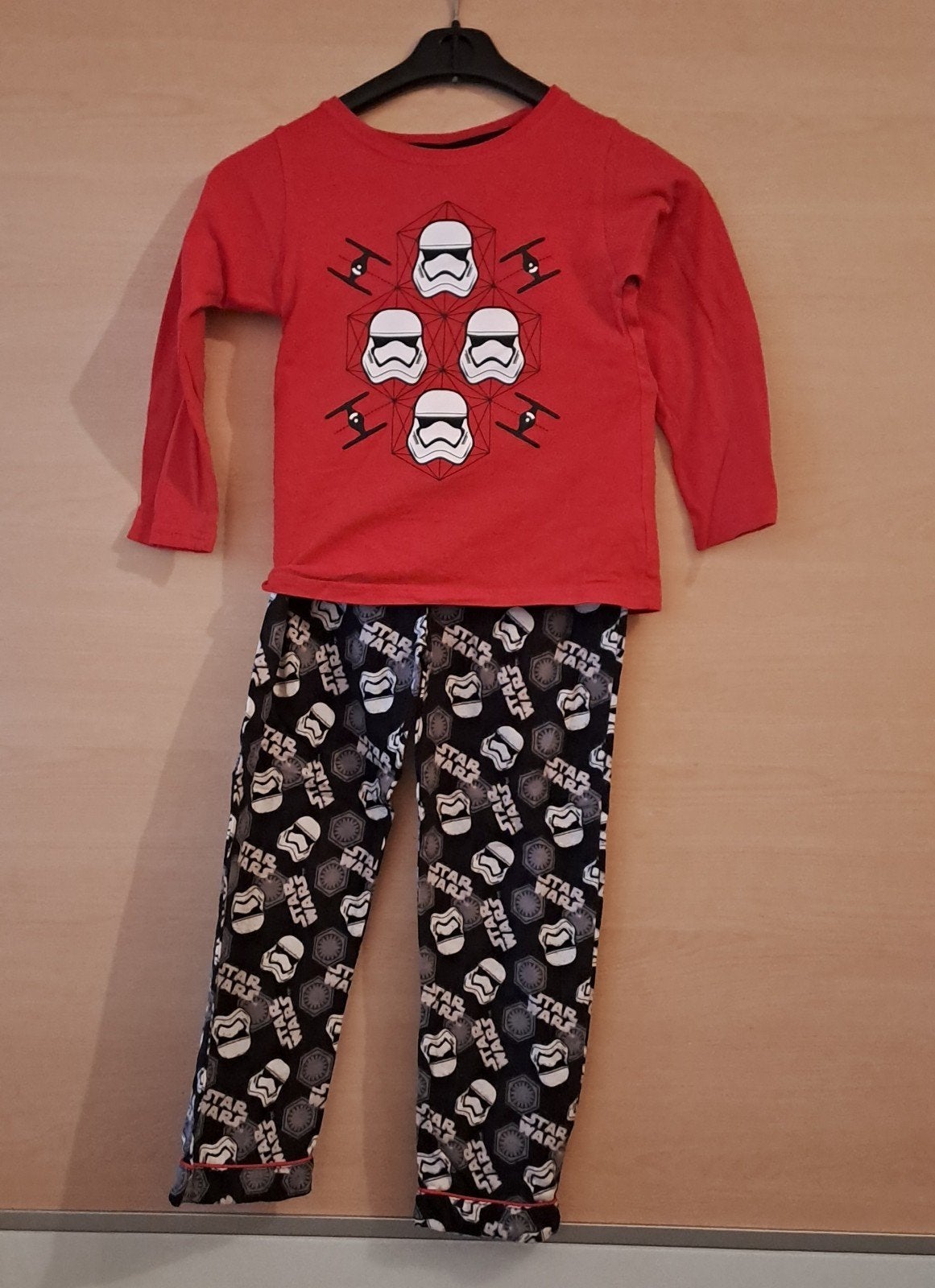 Pyjama Star Wars (tailles 116-122), Enfants & Bébés, Vêtements enfant | Taille 116, Enlèvement ou Envoi, Comme neuf, Garçon, Vêtements de nuit ou Sous-vêtements